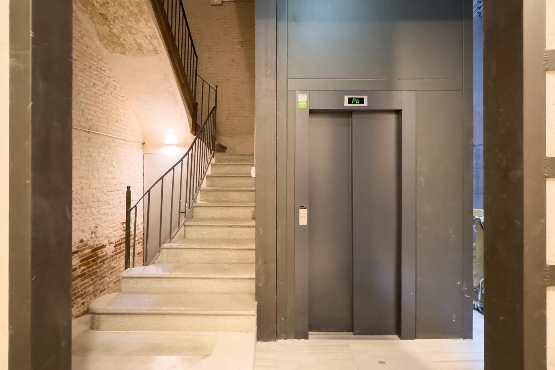 Unique Living Born Apartments & Studios Барселона Екстер'єр фото