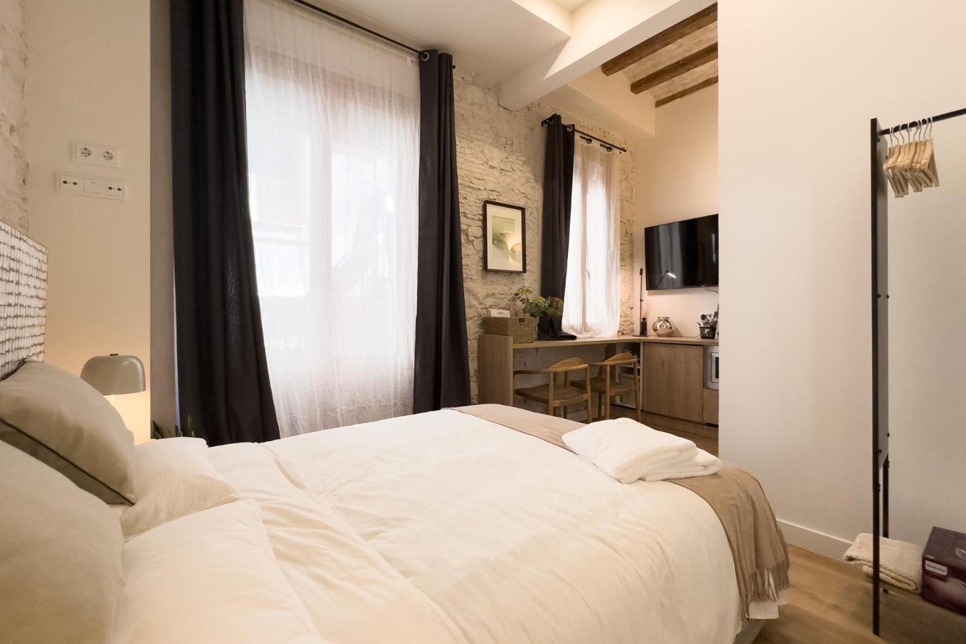 Unique Living Born Apartments & Studios Барселона Екстер'єр фото