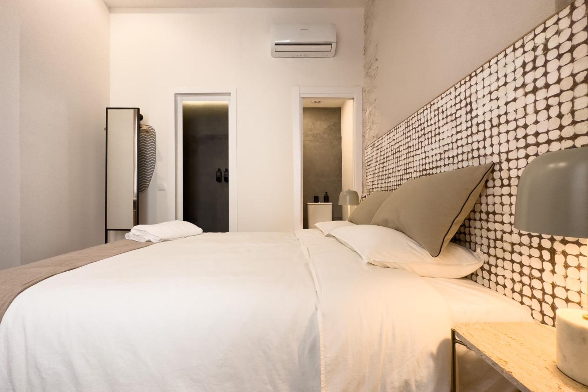 Unique Living Born Apartments & Studios Барселона Екстер'єр фото